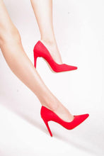 Cargar imagen en el visor de la galería, REGINA ROJO GAMUZA
